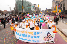 Đoàn “Gan Jing Campus” của Gan Jing World đã tham gia Lễ diễn hành Tết Nguyên Đán ở Flushing, New York, Hoa Kỳ, để chúc mừng năm mới. (Ảnh: Đới Binh/Epoch Times)
