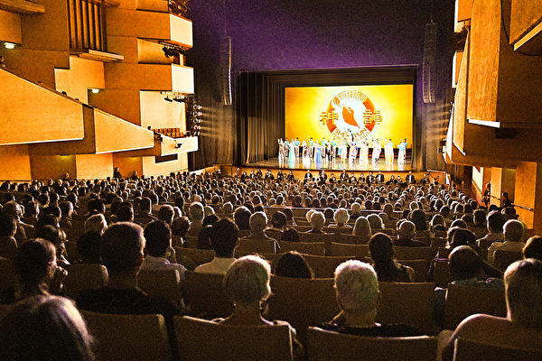 Shen Yun cháy vé tại Brisbane, khán giả cảm nhận được hy vọng từ Thần