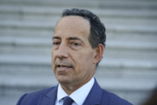 Các thành viên Đảng Dân Chủ trong ủy ban giám sát thúc ép các công ty dược phẩm báo cáo về tình trạng thiếu thuốc men trên toàn quốc