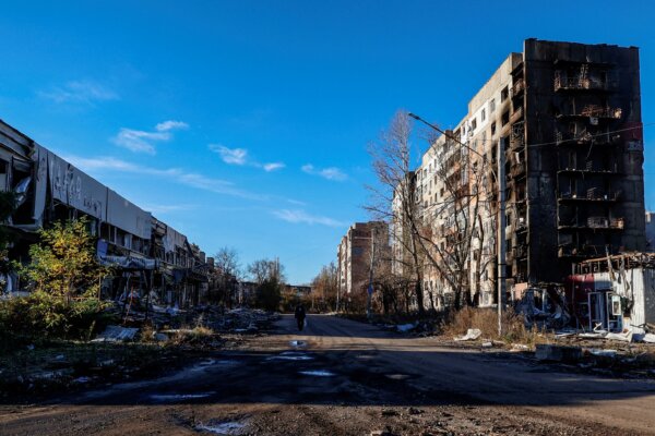 Các tòa nhà bị hư hại do các cuộc tấn công của Nga tại thành phố tiền tuyến Avdiivka thuộc vùng Donetsk vào ngày 08/11/2023. (Ảnh: Radio Free Europe/Radio Liberty/Serhii Nuzhnenko qua Reuters)