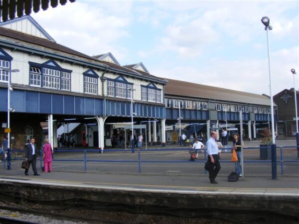 Nhà ga Clapham Junction, quận Battersea, Khu Wandsworth ở London, Anh quốc. (Ảnh: Bluebellnutter/ CC BY 3.0 )