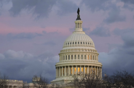 Hạ viện Hoa Kỳ thông qua dự luật đảo ngược quyết định tạm dừng cung cấp giấy phép xuất cảng LNG của TT Biden