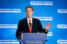 Ông Sam Brownback, lúc còn đang là đại sứ lưu động của Hoa Kỳ về Tự do Tôn giáo Quốc tế, tại Hội nghị Bộ trưởng nhằm Thúc đẩy Tự do Tôn giáo tại Bộ Ngoại giao ở Hoa Thịnh Đốn vào ngày 16/07/2019. (Ảnh: Samira Bouaou/The Epoch Times)