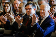 Đảng Cộng Hòa ôn hòa, Đảng Dân Chủ có thể áp đảo Chủ tịch Johnson để thông qua dự luật viện trợ ngoại quốc 95 tỷ USD