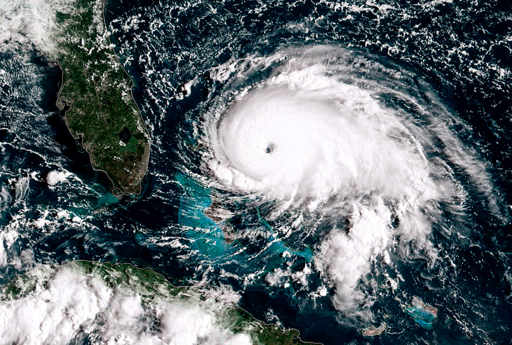 Một hình ảnh vệ tinh cho thấy bão Dorian đang di chuyển về phía bờ biển Florida ở Đại Tây Dương vào ngày 01/09/2019. (Ảnh: NOAA qua Getty Images)