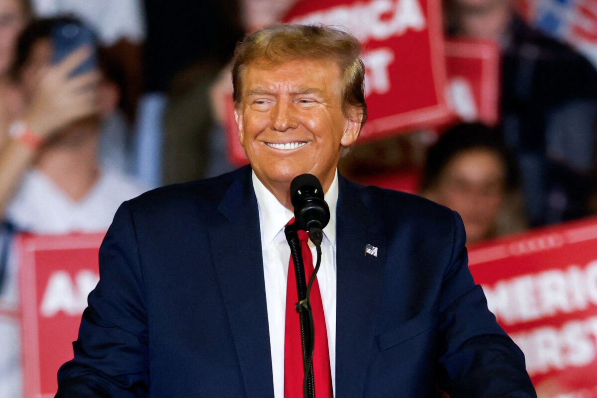 Ông Donald Trump, cựu Tổng thống và là ứng cử viên tổng thống năm 2024, nói chuyện tại Cuộc vận động tranh cử “Bỏ phiếu” ở Conway, South Carolina, hôm 10/02/2024. (Ảnh: Julia Nikhinson/AFP qua Getty Images)