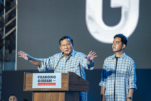 Ứng cử viên tổng thống Indonesia Prabowo Subianto, đương kim Bộ trưởng Quốc phòng, có bài diễn văn trước những người ủng hộ tại một sự kiện ở Jakarta, Indonesia, hôm 14/02/2024. (Ảnh: Oscar Siagian/Getty Images)