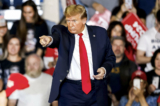 Cựu Tổng thống và ứng cử viên tổng thống năm 2024, ông Donald Trump, tham dự cuộc vận động “Đi bỏ phiếu’ ở Conway, South Carolina, hôm 10/02/2024. (Ảnh: Julia Nikhinson/AFP qua Getty Images)