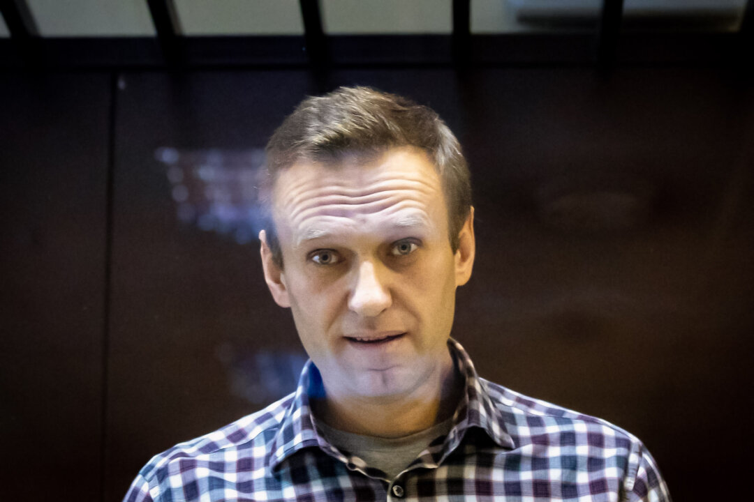 Nhà phê bình Điện Kremlin bị cầm tù Alexei Navalny qua đời trong nhà tù ở Bắc Cực
