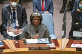 Bà Linda Thomas-Greenfield, đại sứ Hoa Kỳ tại Liên Hiệp Quốc, nói trong cuộc họp của Hội đồng Bảo an Liên Hiệp Quốc tại trụ sở Liên Hiệp Quốc ở thành phố New York, vào ngày 25/02/2022. (Ảnh: David Dee Delgado/Getty Images)