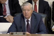 Thượng nghị sĩ Lindsey Graham (Cộng Hòa-South Carolina) trình bày tại Phiên điều trần của Ủy ban Tư pháp Thượng viện vào ngày 12/09/2023. (Ảnh: Ủy ban Tư pháp Thượng viện/Ảnh chụp màn hình qua NTD)