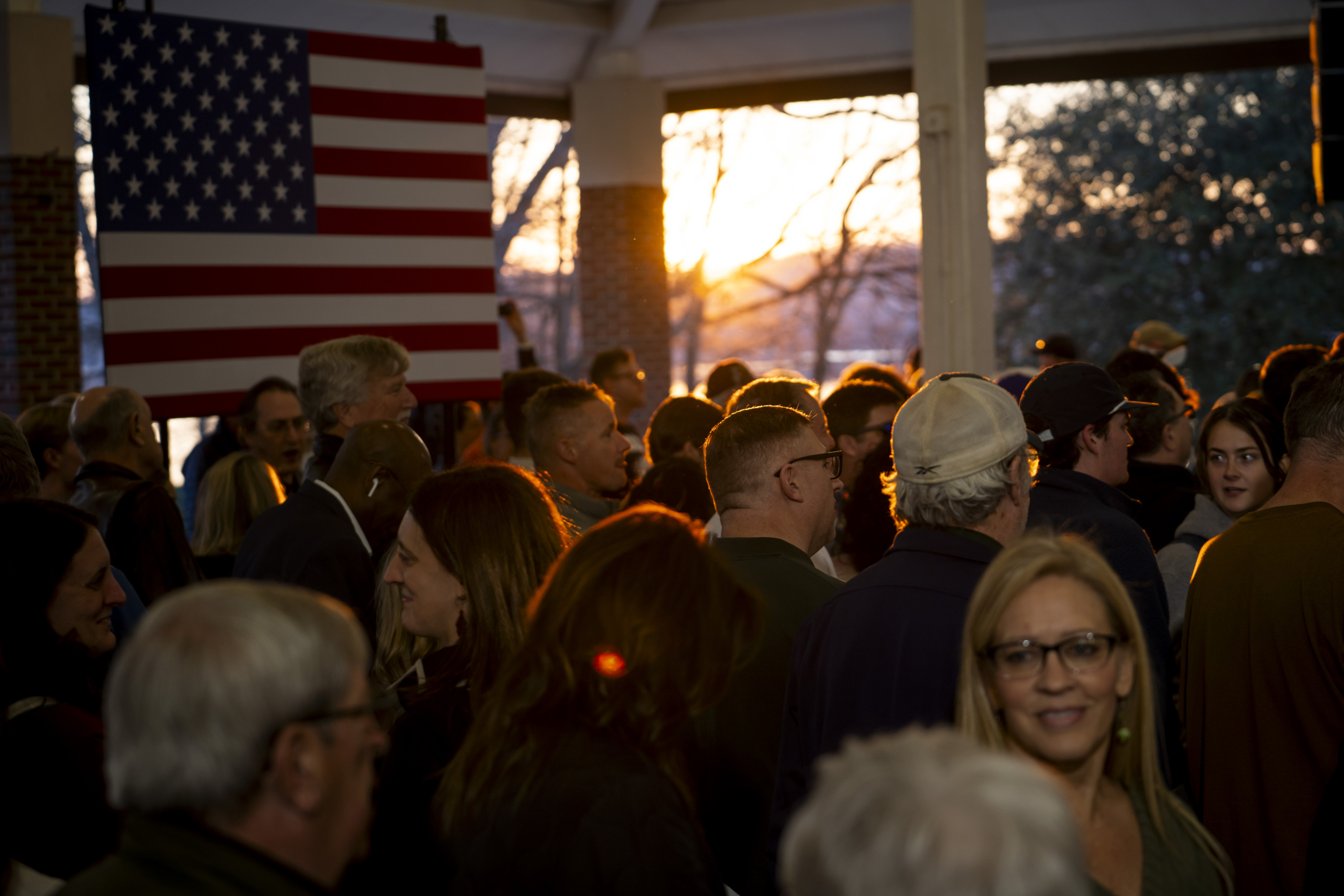 Những người ủng hộ ứng cử viên tổng thống của Đảng Cộng Hòa và là cựu Đại sứ Liên Hiệp Quốc Nikki Haley tham dự một sự kiện vận động tranh cử tại Đại học Clemson ở Clemson, South Carolina, hôm 20/02/2024. (Ảnh: Madalina Vasiliu/The Epoch Times)