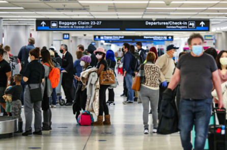 Tổng thống Biden ký bộ dự luật có kèm thêm lệnh cấm bắt buộc đeo khẩu trang