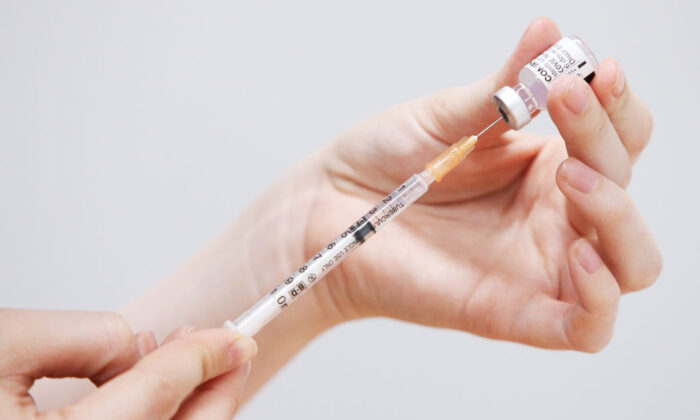 Nghiên cứu: Sẹo cơ tim được phát hiện sau hơn 1 năm chích vaccine COVID-19