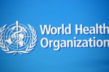 Một biểu tượng được nhìn thấy tại tòa nhà của Tổ chức Y tế Thế giới (WHO) ở Geneva, Thụy Sĩ, vào ngày 02/02/2020. (Ảnh: Denis Balibouse/Reuters)