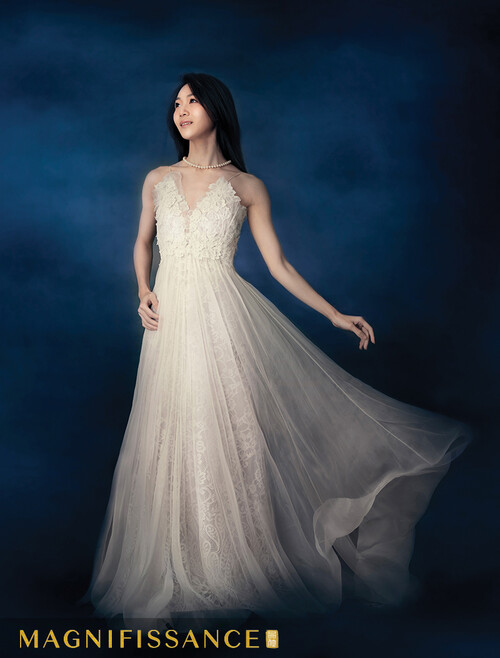 Bella Fan/Phục trang: Samuelle Couture