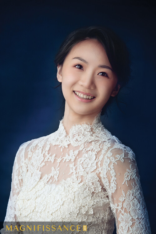Bella Fan/Phục trang: Samuelle Couture