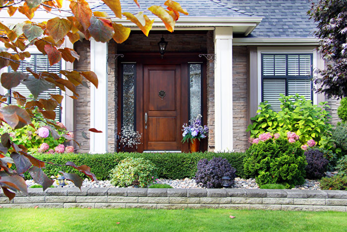 Những người mua nhà tiềm năng đặc biệt để ý đến màu sắc của cửa. (Ảnh: Shutterstock)