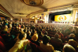 Đêm diễn cuối cùng của Đoàn Nghệ thuật Biểu diễn Shen Yun Quốc tế tại Nhà hát Proctors ở Albany, thủ phủ tiểu bang New York hôm 21/02/2024 một lần nữa lại kín rạp. (Ảnh: Đới Binh/ Epoch Times)
