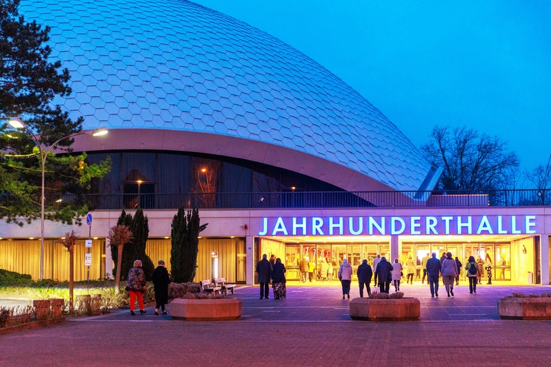 Đoàn Nghệ thuật Biểu diễn Shen Yun Toàn cầu biểu diễn đêm đầu tiên trong năm nay ở địa phương hôm 28/02/2024 tại Nhà hát Jahrhunderthalle, Frankfurt, Đức (Ảnh: Trương Thanh Sinh/Epoch Times)