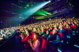 Cả hai suất diễn chiều và tối hôm 09/03 của Đoàn Nghệ thuật Biểu diễn Shen Yun Thế Giới tại Nhà hát thuộc Trung tâm Hội nghị Văn hóa Lublin [The Centre for the Meeting of Cultures - Opera Hall], Ba Lan đều kín rạp. (Ảnh: Hoàng Hạc/Epoch Times)