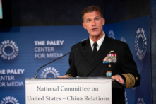 Đô đốc John C. Aquilino thảo luận về cuộc cạnh tranh chiến lược giữa Hoa Kỳ và Trung Quốc tại Trung tâm Truyền thông Paley ở thành phố New York vào ngày 23/05/2023. (Ảnh: Samira Bouaou/The Epoch Times)
