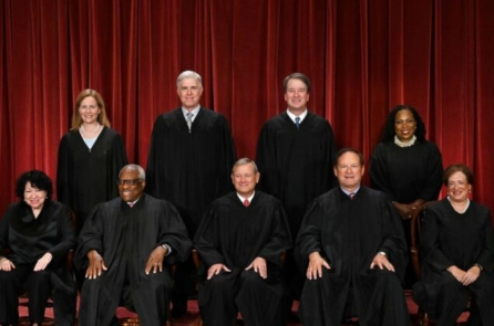 Khối đa số Tối cao Pháp viện cho biết các tiểu bang không thể loại bỏ bất kỳ ứng cử viên liên bang nào khỏi lá phiếu