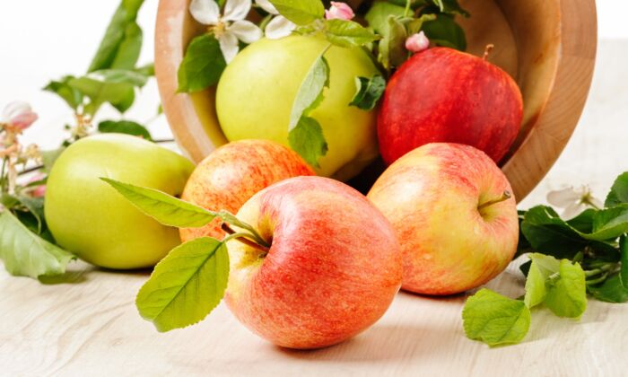 Ba lợi ích của trái táo: Bảo vệ mạch máu, kiềm chế cơn đói, xóa tan táo bón