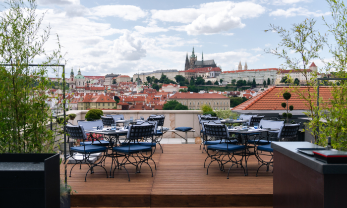 Quang cảnh lâu đài Prague nhìn từ nhà hàng Miru. (Ảnh: Đăng dưới sự cho phép của khách sạn Four Seasons)
