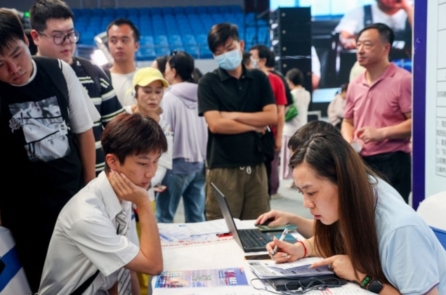 Các trường đại học của ĐCSTQ kêu gọi sinh viên về nông thôn làm việc giữa cuộc khủng hoảng thất nghiệp