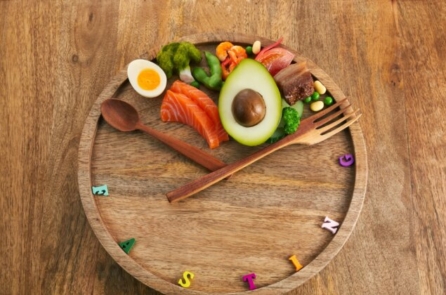 Nhịn ăn gián đoạn 14:10 có thể giúp giảm cân, cải thiện tâm trạng và chất lượng giấc ngủ