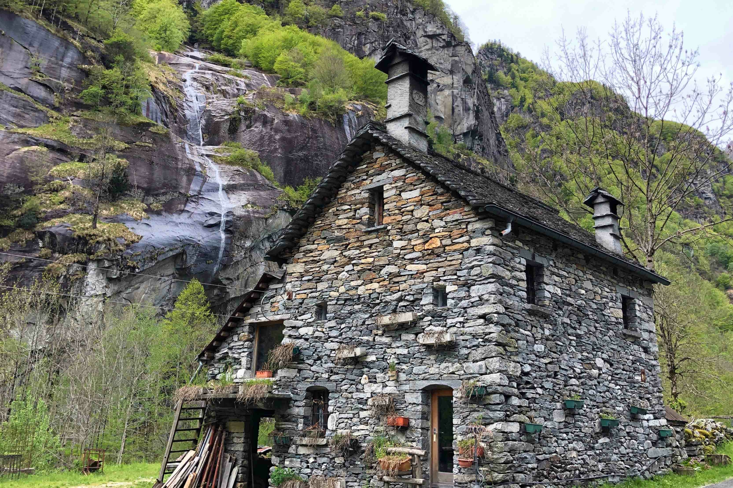 Một ngôi nhà bằng đá. (Ảnh: Mario Krpan/Shutterstock)