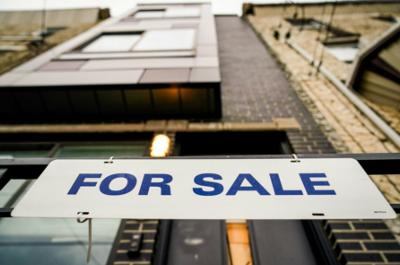 Khảo sát: Những người muốn có nhà cho biết chi phí sinh hoạt, thu nhập không đủ là những rào cản đối với việc mua nhà