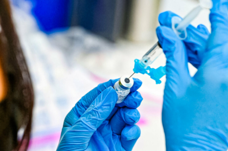 Pfizer cuối cùng cũng công bố nghiên cứu về bệnh viêm cơ tim ở trẻ em đã chích vaccine COVID-19