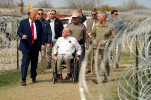 Cựu Tổng thống Trump, Tổng thống Biden đối đầu trong chuyến thăm tới biên giới