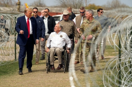 Cựu Tổng thống Trump, Tổng thống Biden đối đầu trong chuyến thăm tới biên giới