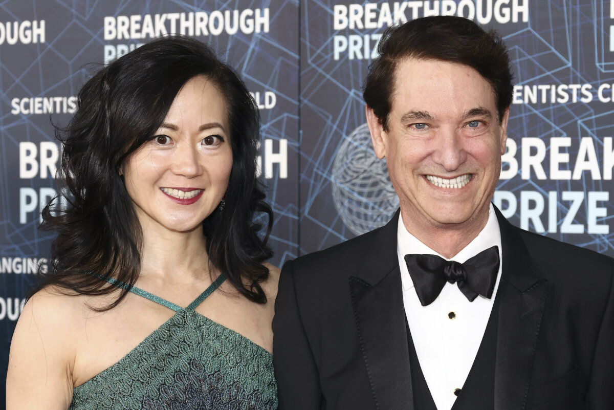 Bà Angela Chao và ông Jim Breyer tại Lễ trao Giải Đột phá lần thứ Chín tại Bảo tàng Điện ảnh Học viện ở Los Angeles, hôm 15/04/2023. (Ảnh: Tommaso Boddi/Getty Images cho Giải thưởng Đột phá)