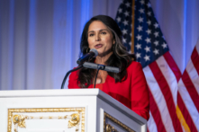 Cựu nữ nghị sĩ Tulsi Gabbard trình bày tại một sự kiện của Hiệp hội 917 tại Câu lạc bộ Mar-a-Lago ở Palm Beach, Florida, hôm 07/03/2024. (Ảnh: Madalina Vasiliu/The Epoch Times)