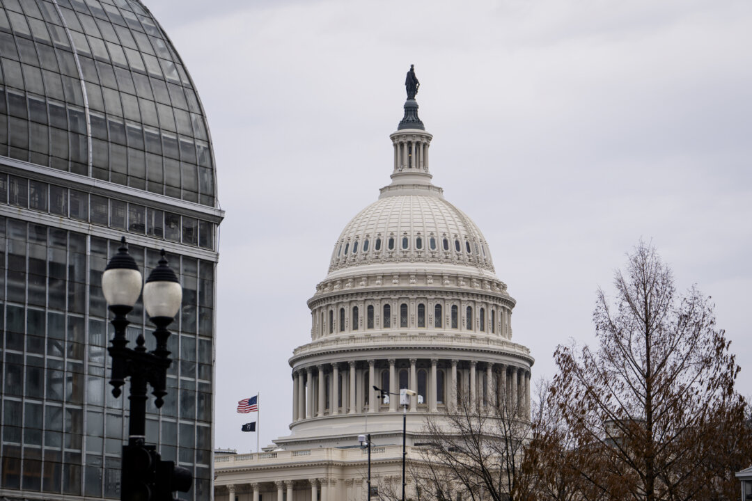 Quốc hội Hoa Kỳ thông qua gói chi tiêu để ngăn chặn việc chính phủ đóng cửa