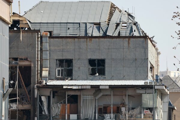 Tòa nhà bị hư hại tại hiện trường vụ nổ ở Tam Hà, tỉnh Hà Bắc, Trung Quốc, hôm 13/03/2024. (Ảnh: Tingshu Wang/Reuters)