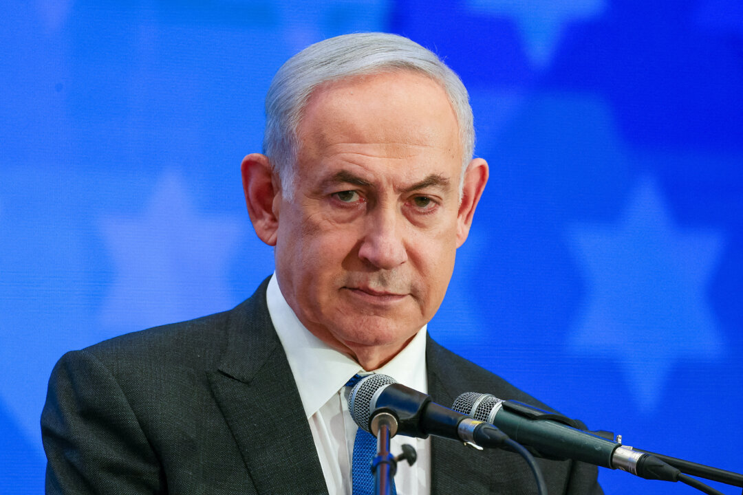 Thủ tướng Israel Benjamin Netanyahu trình bày tại Hội nghị Chủ tịch các tổ chức Do Thái lớn của Mỹ trong bối cảnh xung đột đang diễn ra giữa Israel và nhóm Hồi giáo Palestine Hamas, tại Jerusalem hôm 18/02/2024. (Ảnh: Ronen Zvulun/Reuters)