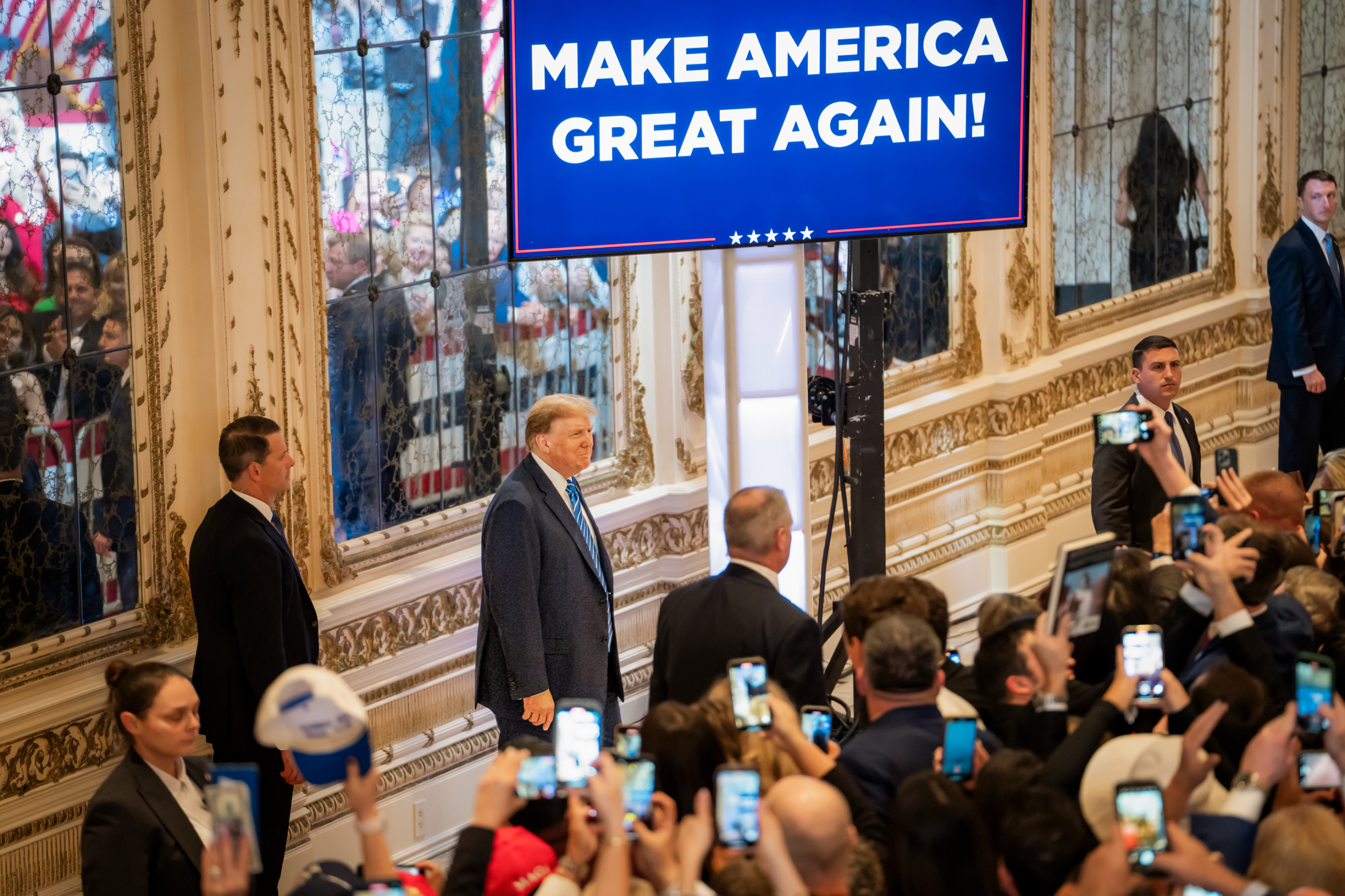 Cựu Tổng thống Donald Trump đến nói chuyện vào ngày Siêu Thứ Ba tại Câu lạc bộ Mar-a-Lago ở Palm Beach, Florida, hôm 05/03/2024. (Ảnh: Madalina Vasiliu/The Epoch Times)