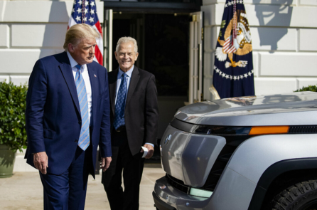 Ông Peter Navarro sắp trở thành cựu quan chức đầu tiên dưới thời TT Trump bị phạt tù