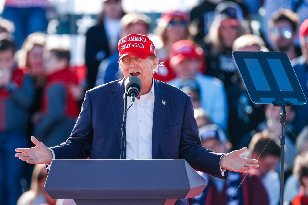 Ứng cử viên tổng thống của Đảng Cộng Hòa, cựu Tổng thống Donald Trump nói trong Cuộc biểu tình Buckeye Values PAC ở Vandalia, Ohio, hôm 16/03/2024. (Ảnh: Kamil Krzaczynski/AFP qua Getty Images)
