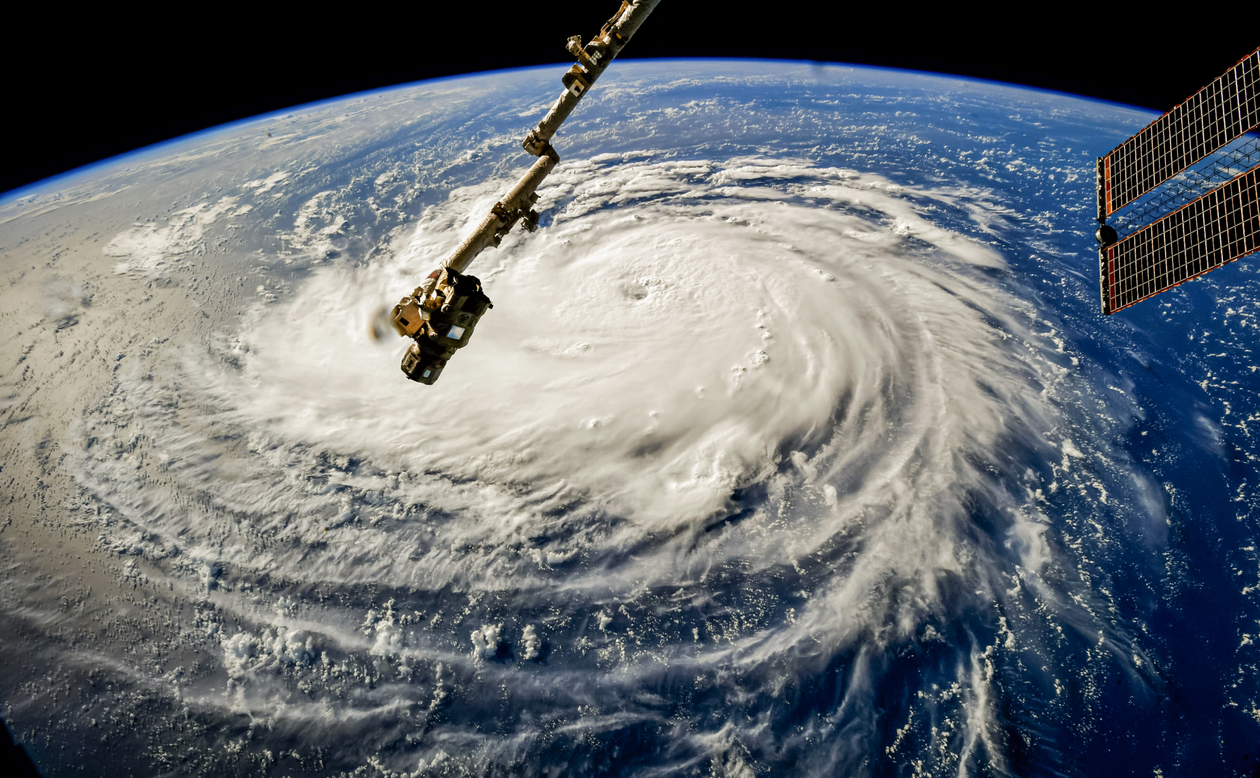 Bão Florence mạnh lên ở Đại Tây Dương khi di chuyển về phía tây, nhìn từ Trạm Không gian Quốc tế vào ngày 10/09/2018. (Ảnh: NASA qua Getty Images)