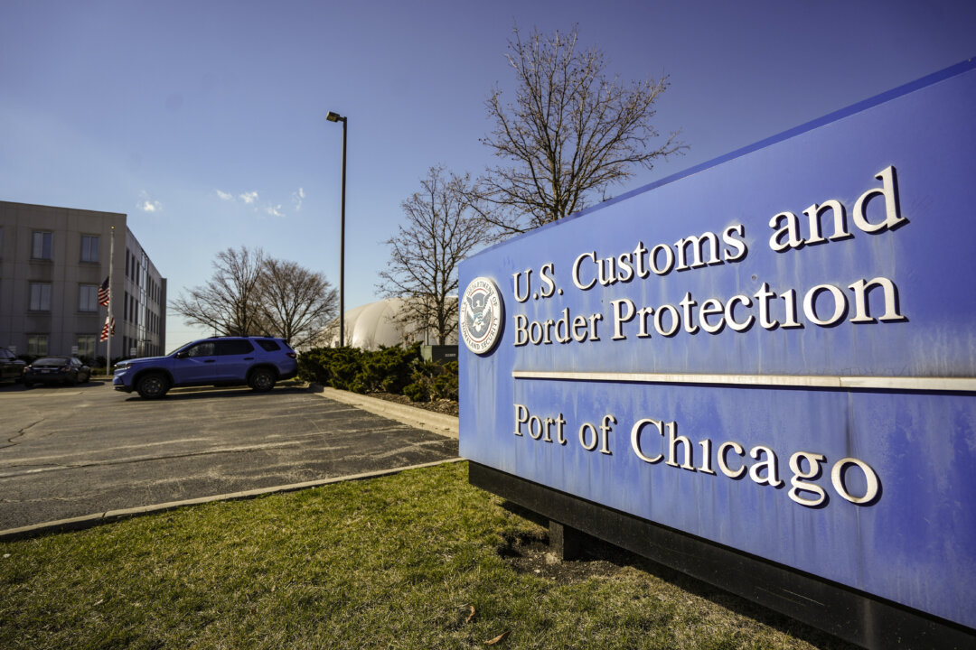 Nhà lập pháp đưa ra cảnh báo về việc ‘phân biệt đối xử dựa trên tôn giáo’ tại phi trường Chicago