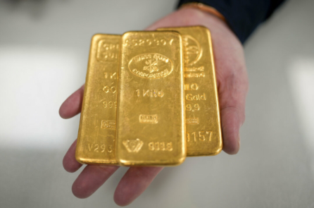 Các chuyên gia xem sự thăng hoa của giá vàng là sự phản ánh của những lo ngại về kinh tế và các chiến lược phòng ngừa rủi ro