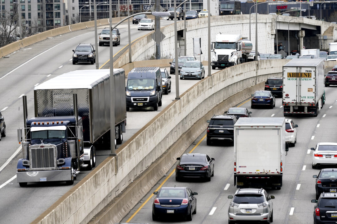EPA ban hành các quy định về khí thải nghiêm ngặt nhất từ trước đến nay đối với các loại xe có tải trọng lớn