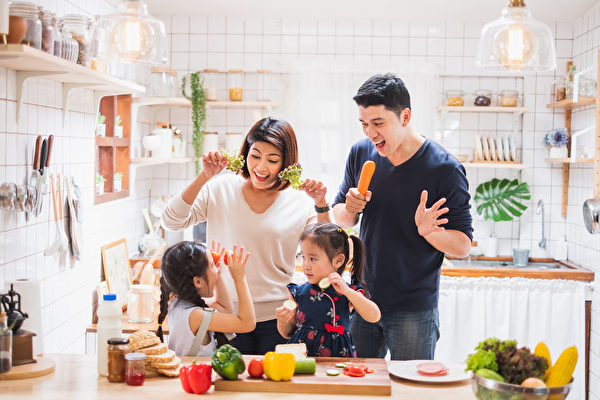 Tổ chức một bữa tiệc để rèn luyện năm giác quan cho con bạn. (Ảnh: Shutterstock)
