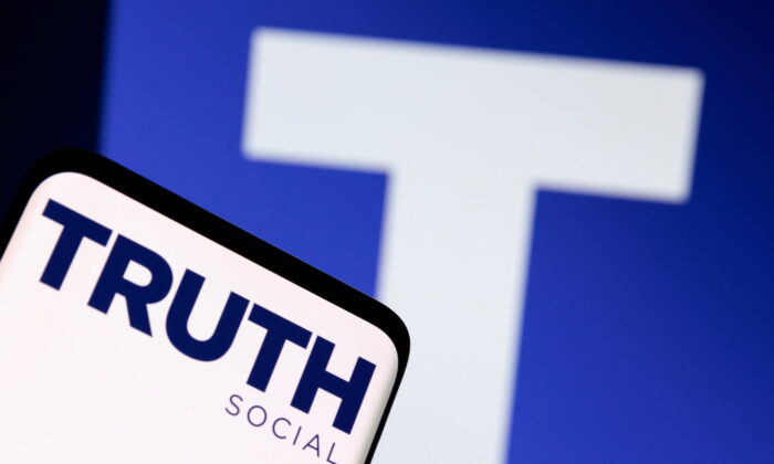 Logo mạng xã hội Truth Social, ngày 21/02/2022. (Ảnh: Dado Ruvic/Illustration/Reuters)